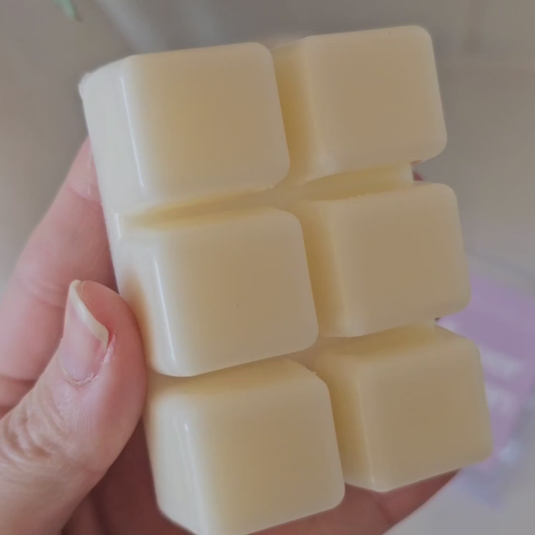 Load video: Coffee Cake Wax Melt